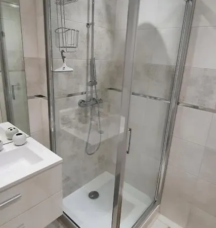 Le Lodge, T2 Classe 3 Etoiles Avec Jardin, Parking, Piscine & A 2 Pas Mentona