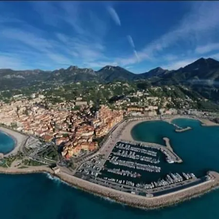Le Lodge, T2 Classe 3 Etoiles Avec Jardin, Parking, Piscine & A 2 Pas * Mentona