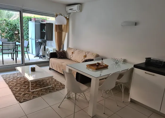 Le Lodge, T2 Classe 3 Etoiles Avec Jardin, Parking, Piscine & A 2 Pas Apartment Menton