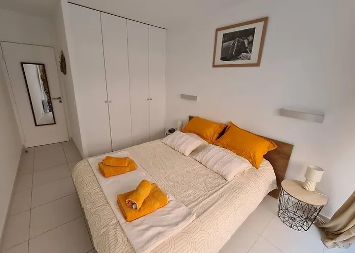 Le Lodge, T2 Classe 3 Etoiles Avec Jardin, Parking, Piscine & A 2 Pas