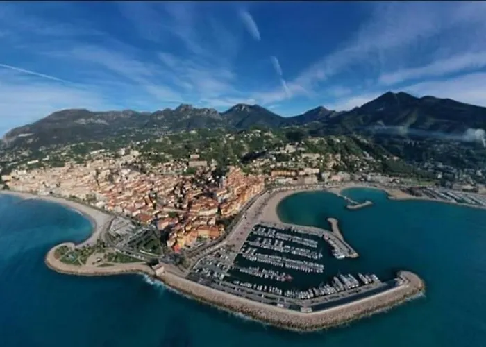 Le Lodge, T2 Classe 3 Etoiles Avec Jardin, Parking, Piscine & A 2 Pas * Menton