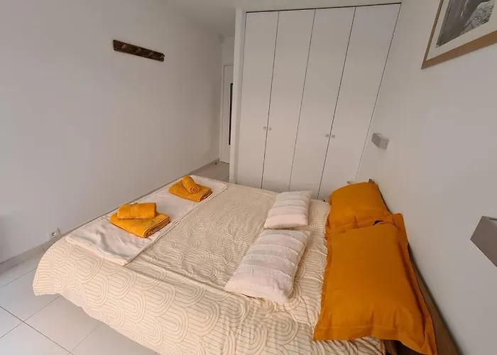 Apartment Le Lodge, T2 Classe 3 Etoiles Avec Jardin, Parking, Piscine & A 2 Pas Menton