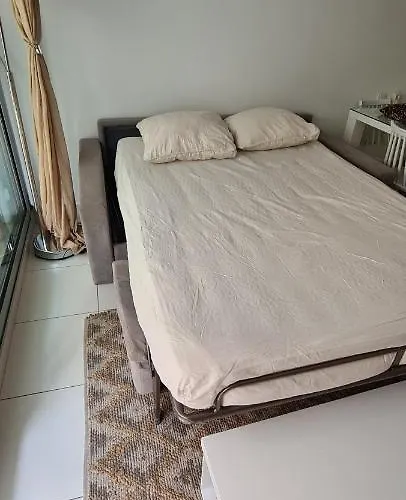 Apartment Le Lodge, T2 Classe 3 Etoiles Avec Jardin, Parking, Piscine & A 2 Pas Menton